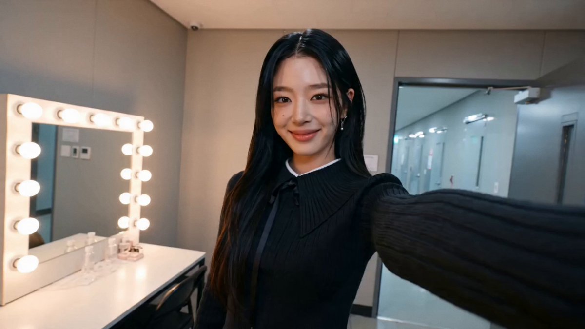 K-pop Idol Behind-the-Scenes Vlog