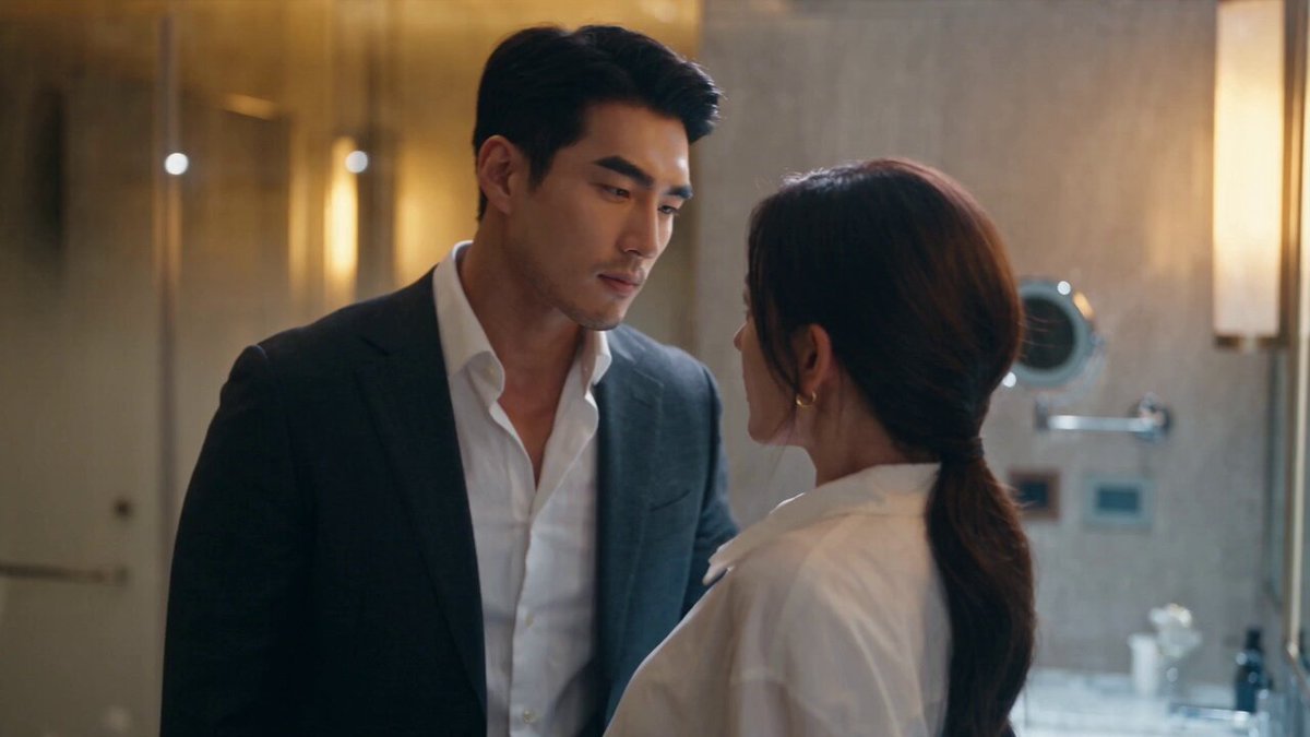 Luxury Hotel CEO Romance Short Drama